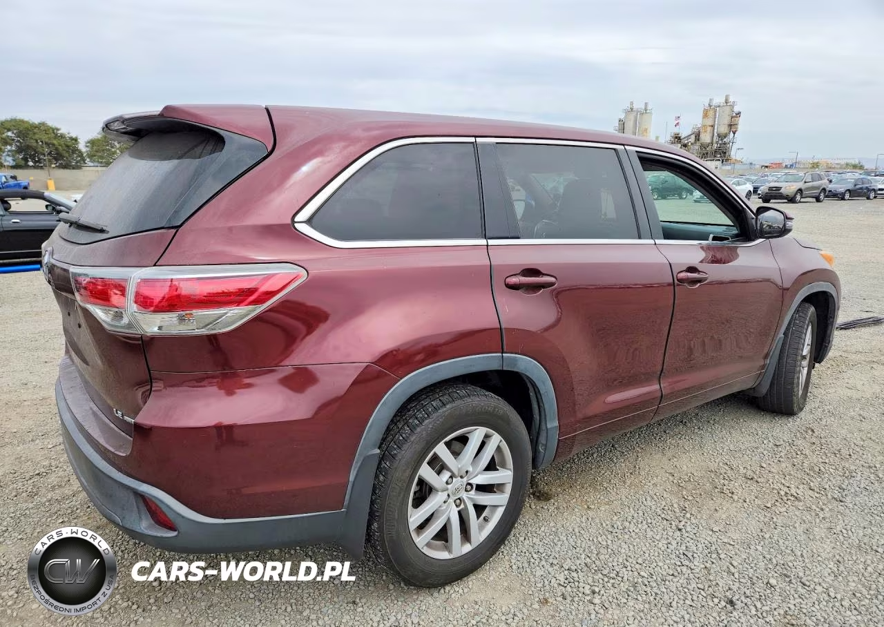 2015 Toyota Highlander Le VIN:5TDBKRFH5FS184927 - 3