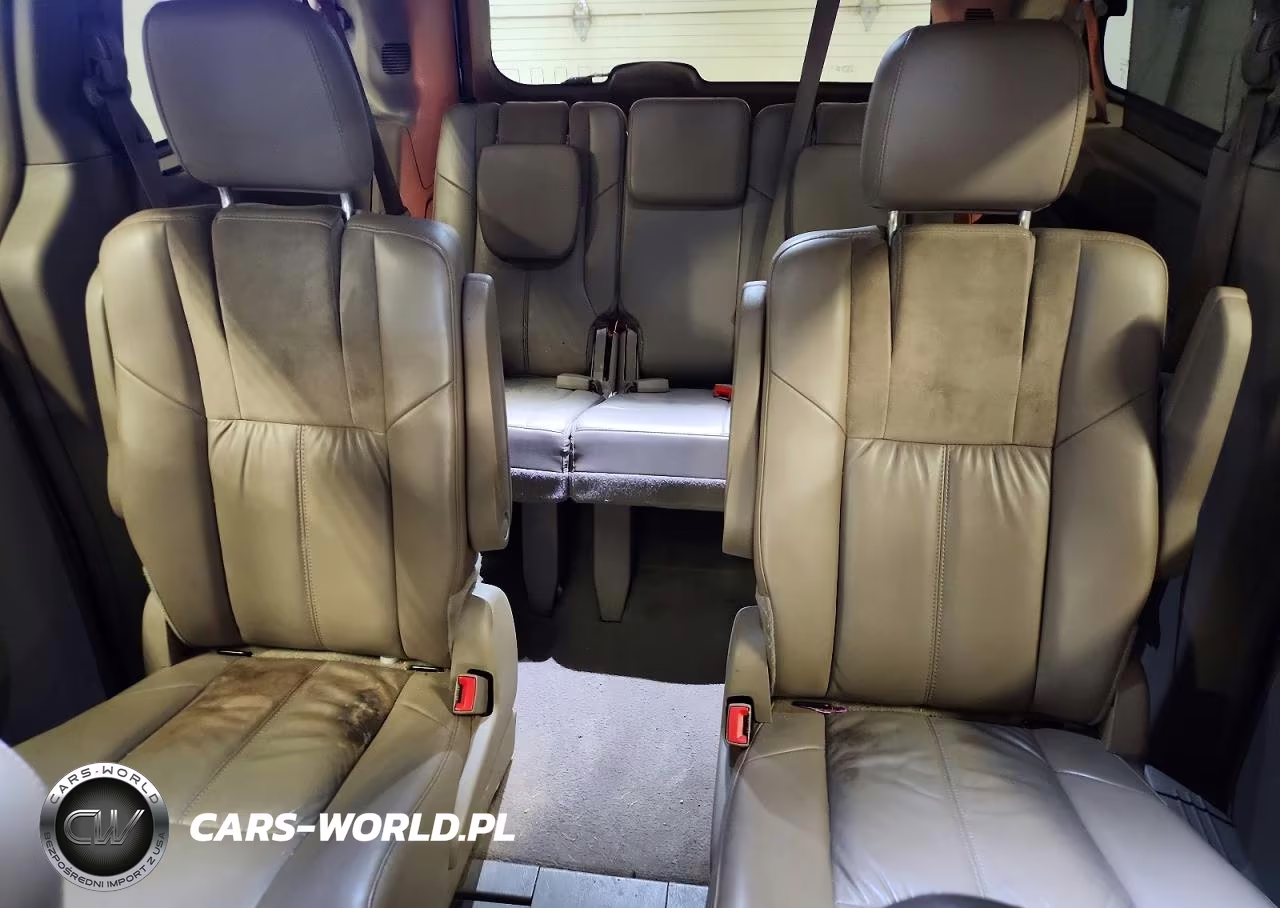 2016 Chrysler Town & Country Limited Platinum VIN:2C4RC1GG7GR166975 - 10