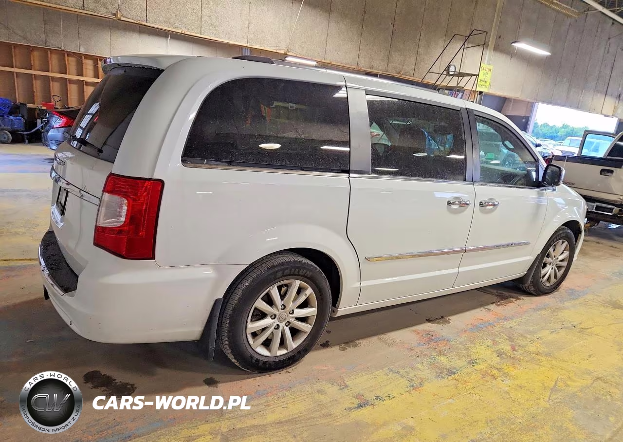 2016 Chrysler Town & Country Limited Platinum VIN:2C4RC1GG7GR166975 - 3