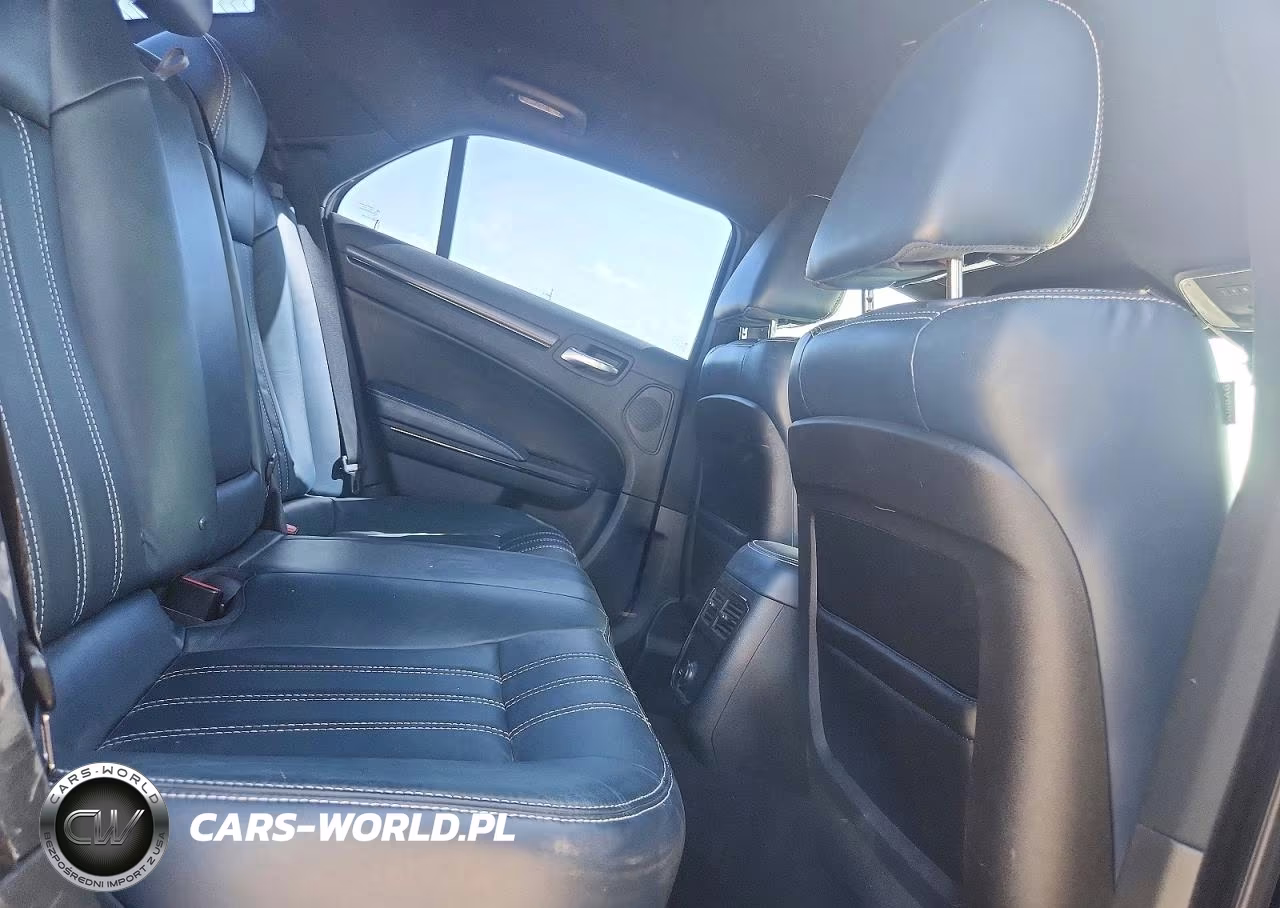 2014 Chrysler 300 S VIN:2C3CCABG7EH283119 - 10