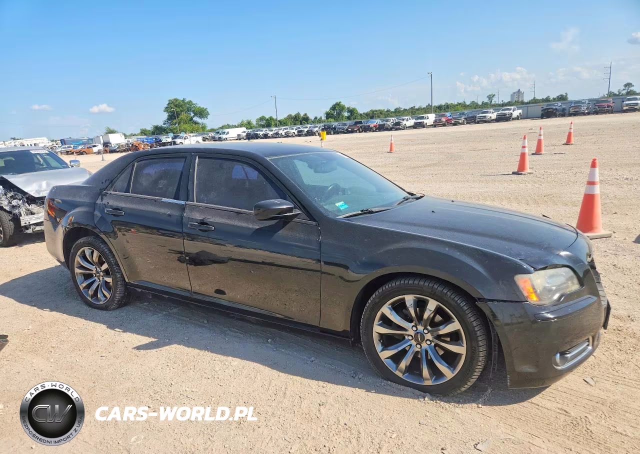 2014 Chrysler 300 S VIN:2C3CCABG7EH283119 - 4