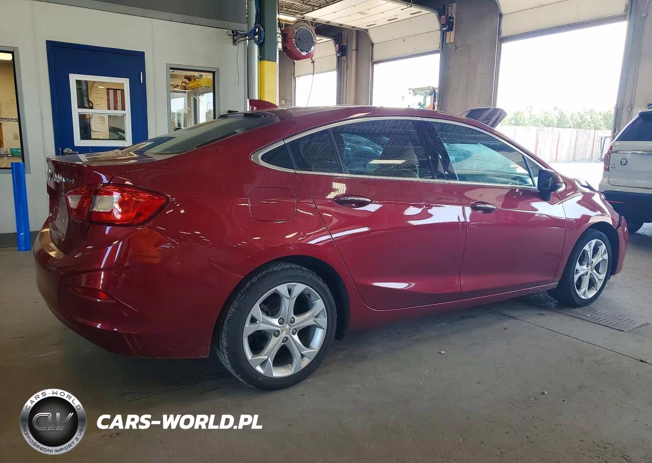 2018 Chevrolet Cruze Premier VIN:1G1BF5SM2J7134062 - 3