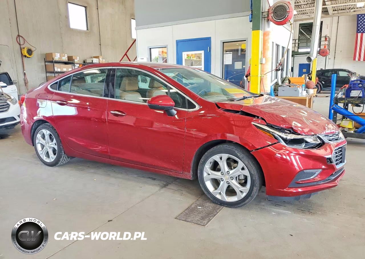 2018 Chevrolet Cruze Premier VIN:1G1BF5SM2J7134062 - 4