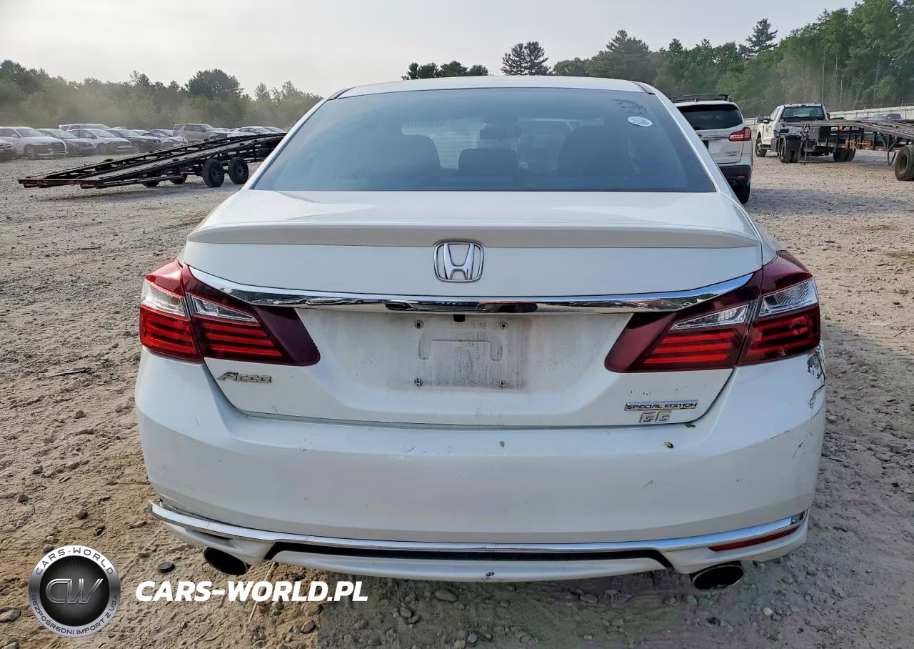 2017 Honda Accord Sport Special Edition VIN:1HGCR2F1XHA271038 - 6