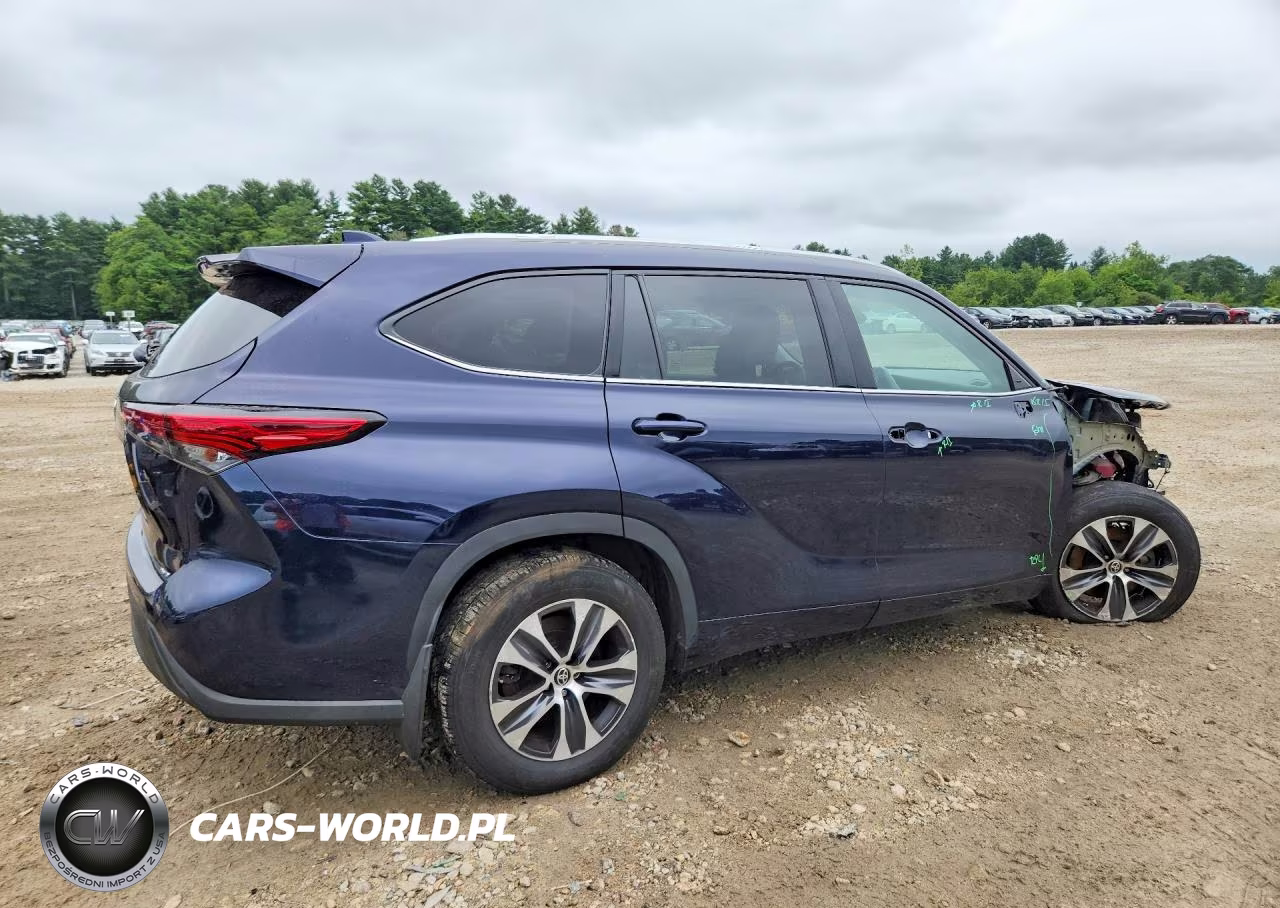 2022 Toyota Highlander Xle VIN:5TDGZRBH3NS168098 - 3