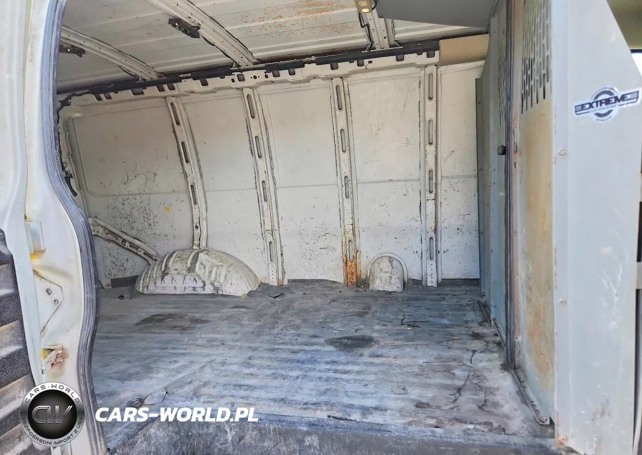 2018 Chevrolet Express 2500 Cargo Delivery Van VIN:1GCWGAFP5J1342605 - 10