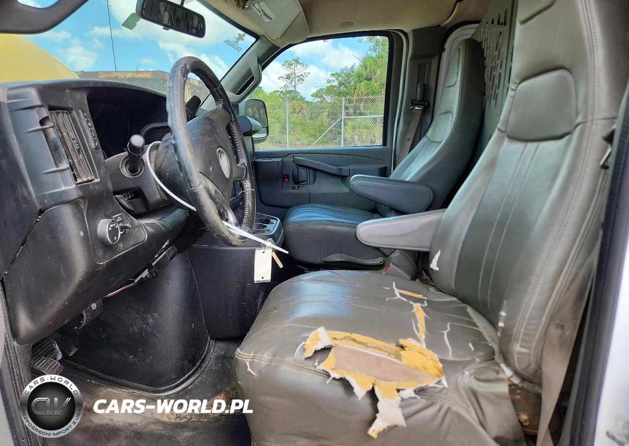 2018 Chevrolet Express 2500 Cargo Delivery Van VIN:1GCWGAFP5J1342605 - 7