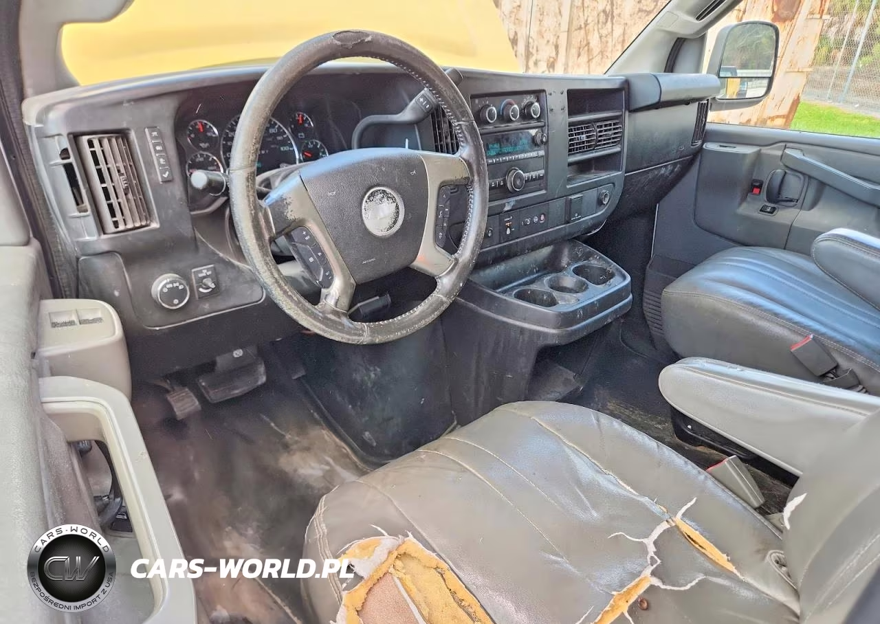 2018 Chevrolet Express 2500 Cargo Delivery Van VIN:1GCWGAFP5J1342605 - 8