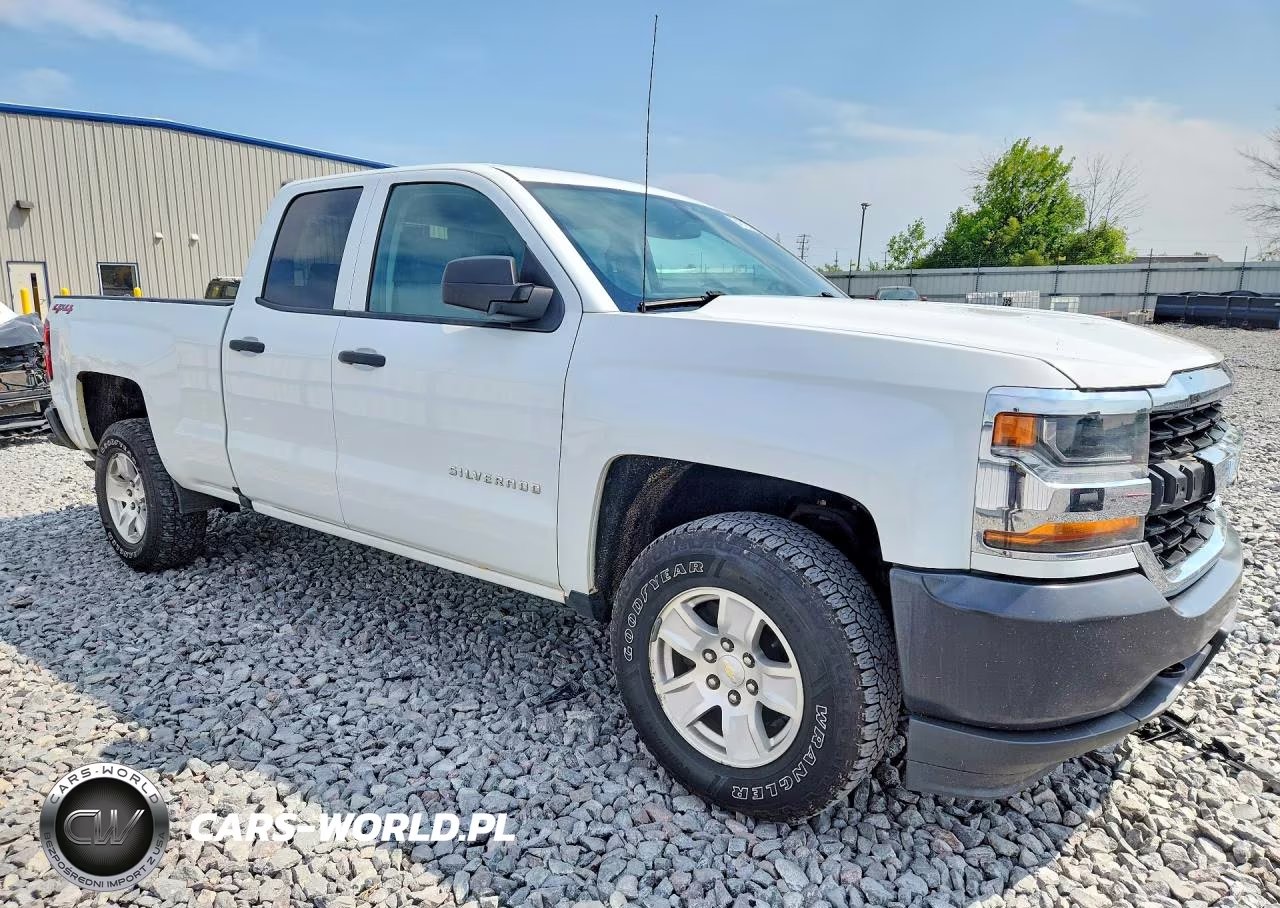 2018 Chevrolet Silverado K1500 VIN:1GCVKNEHXJZ216608 - 4