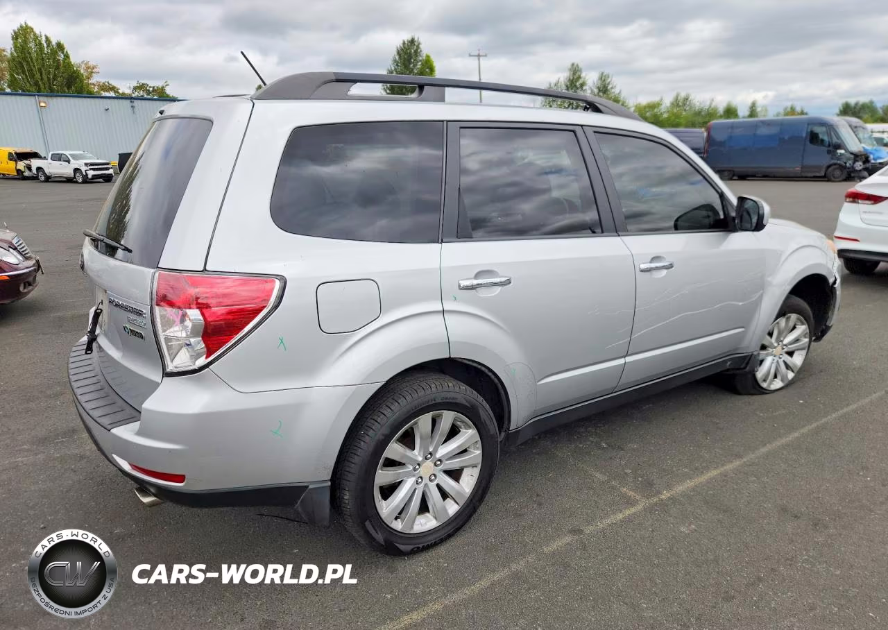 2011 Subaru Forester 2.5X Premium VIN:JF2SHADC2BH773618 - 3
