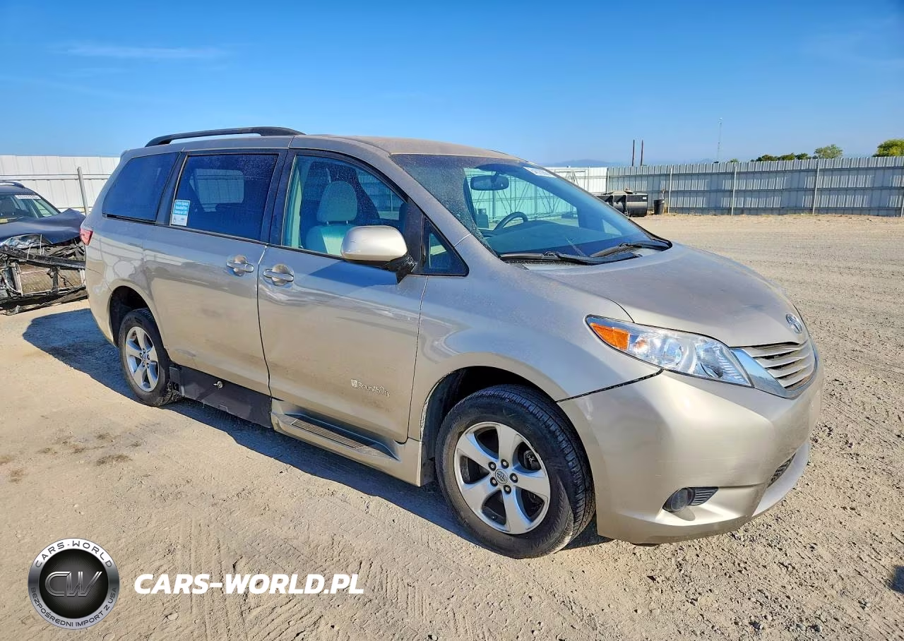 2015 Toyota Sienna Le VIN:5TDKK3DC0FS647707 - 4