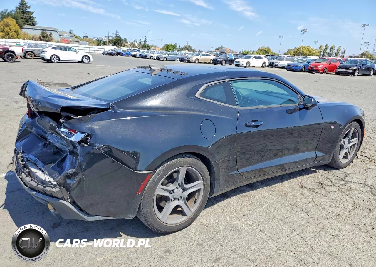 2018 Chevrolet Camaro Lt VIN:1G1FB1RS4J0144983 - 3