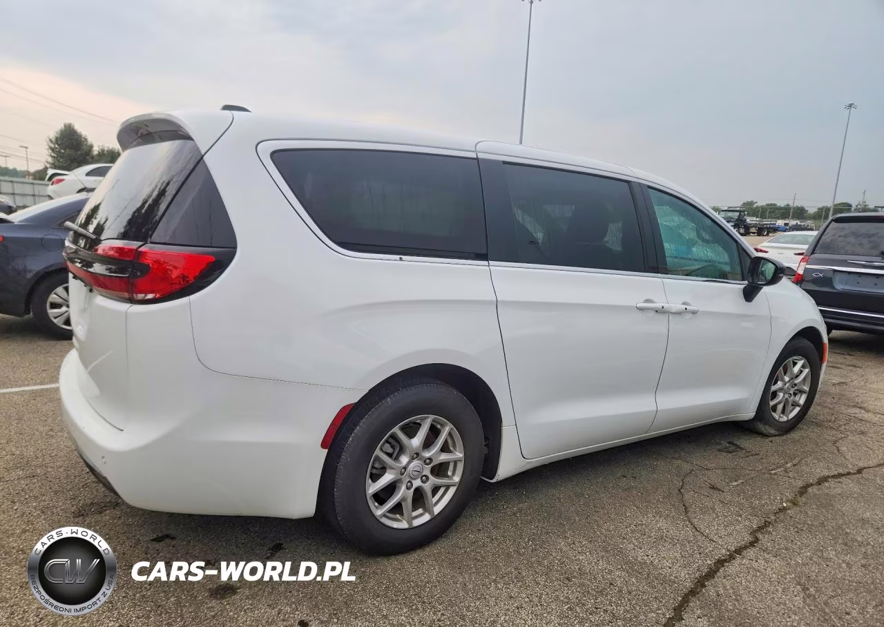 2026 Chrysler Pacifica Select VIN:2C4RC1BG0TR191931 - 3