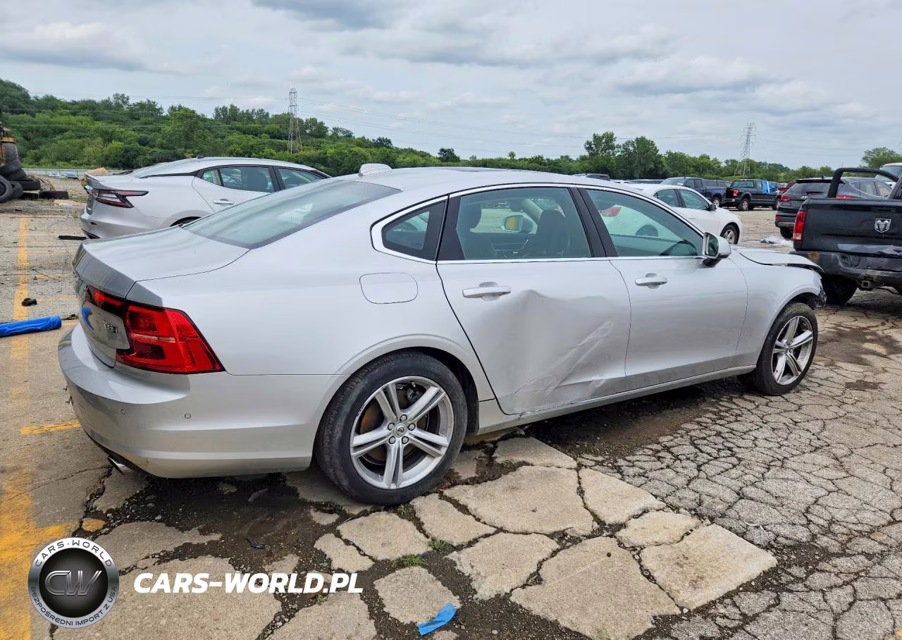 2018 Volvo S90 T5 Momentum VIN:LVY102MK4JP053586 - 3