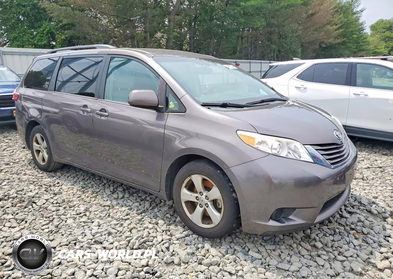 2015 Toyota Sienna Le VIN:5TDKK3DC7FS552979 - 4