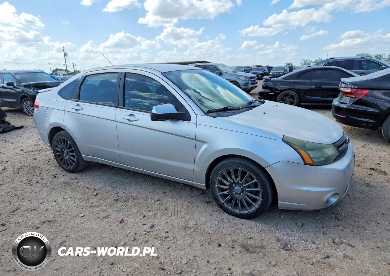2010 Ford Focus Ses VIN:1FAHP3GN2AW174223 - 4