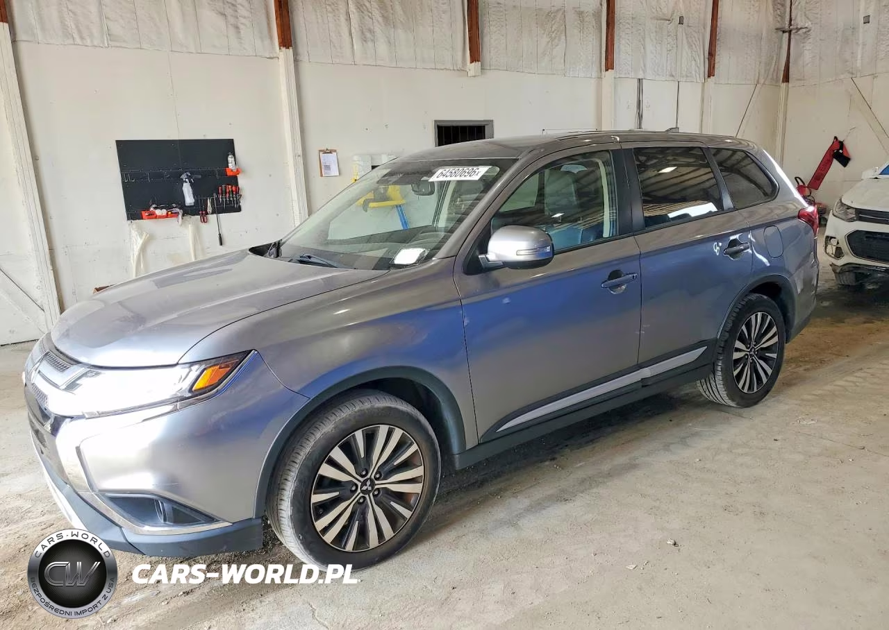 2020 Mitsubishi Outlander Se – zdjęcie 1 z 13