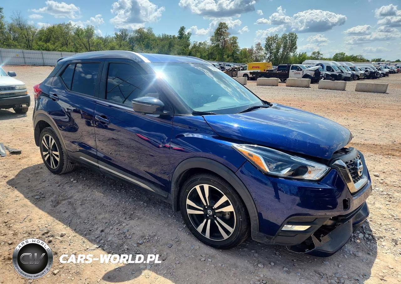 2019 Nissan Kicks Sr VIN:3N1CP5CU9KL556370 - 4