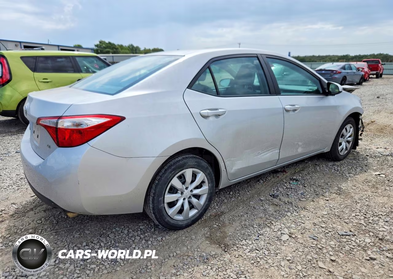 2016 Toyota Corolla Le VIN:5YFBURHE8GP411969 - 3