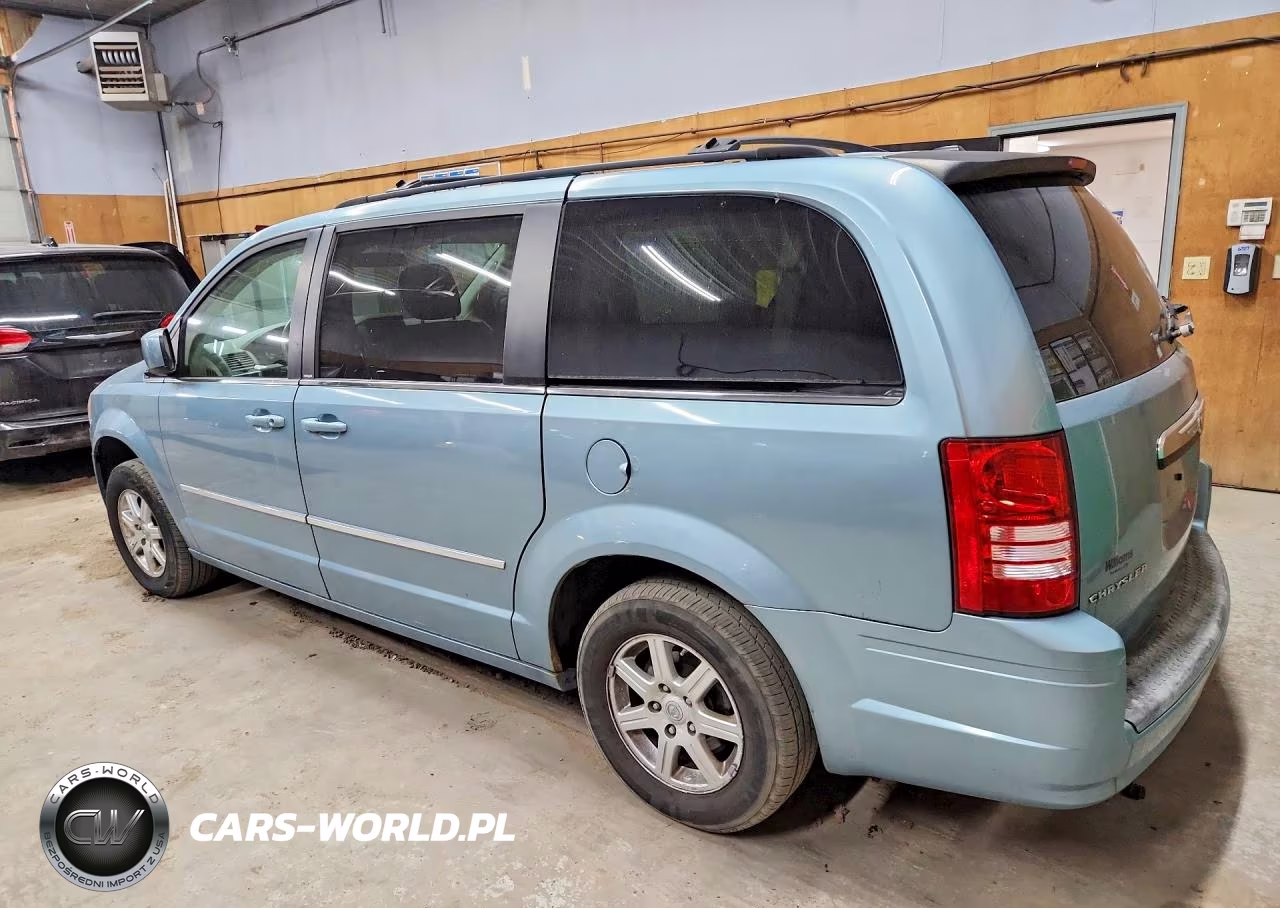 2010 Chrysler Town & Country Touring VIN:2A4RR5D17AR198624 - 2