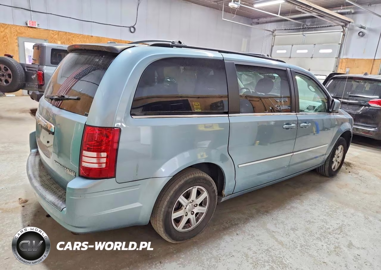 2010 Chrysler Town & Country Touring VIN:2A4RR5D17AR198624 - 3