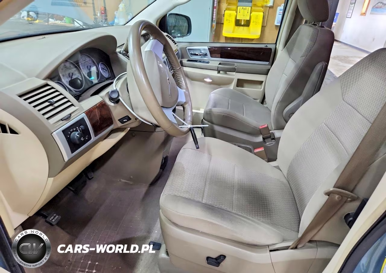 2010 Chrysler Town & Country Touring VIN:2A4RR5D17AR198624 - 7