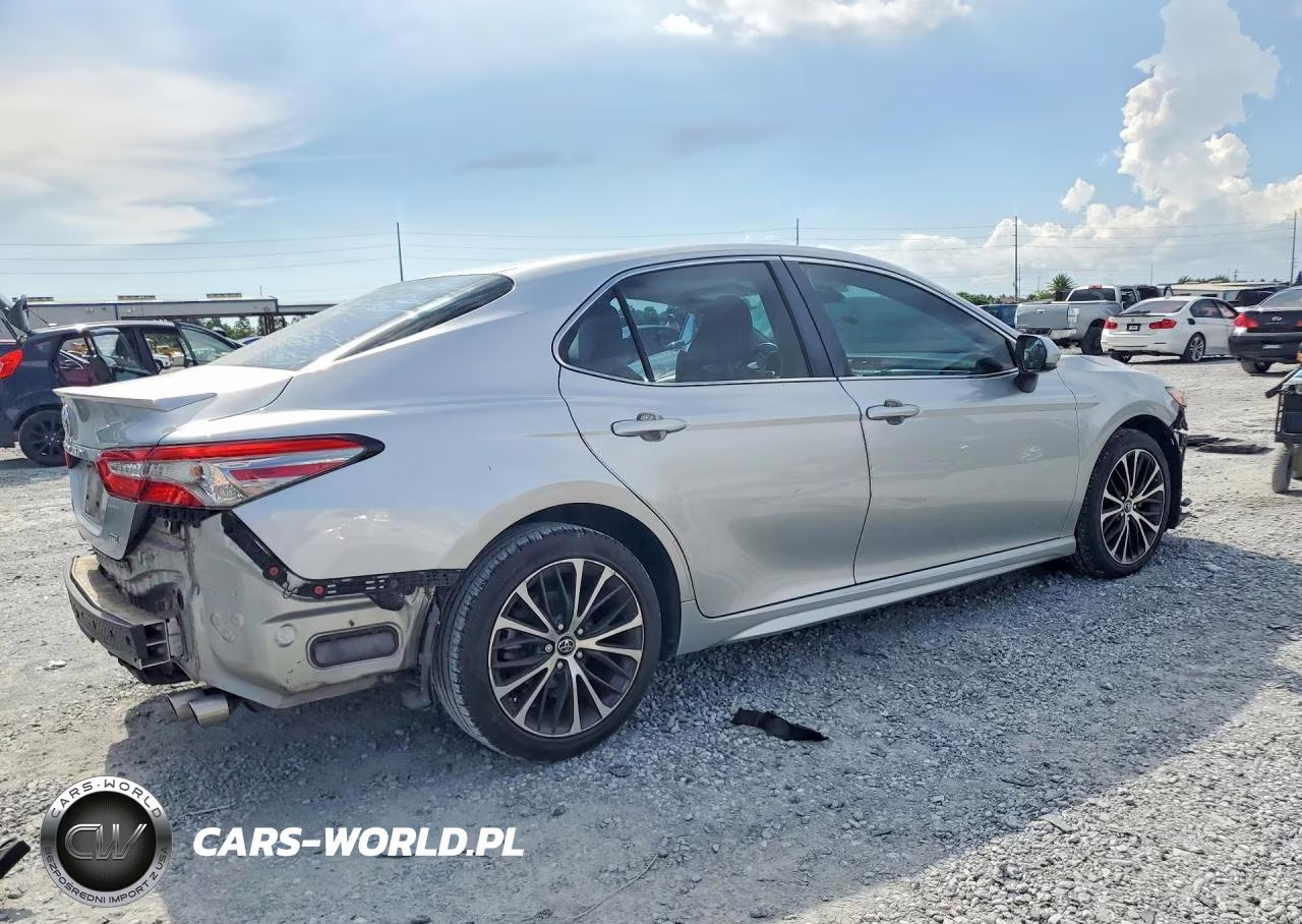 2018 Toyota Camry Se VIN:4T1B11HK1JU032785 - 3