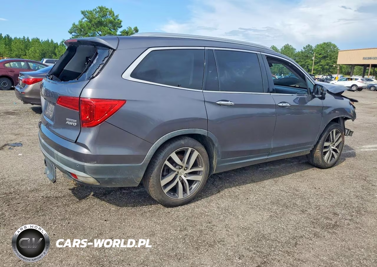 2017 Honda Pilot Touring VIN:5FNYF6H95HB083641 - 3