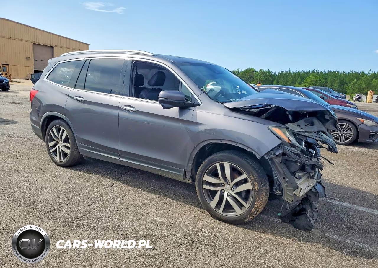 2017 Honda Pilot Touring VIN:5FNYF6H95HB083641 - 4