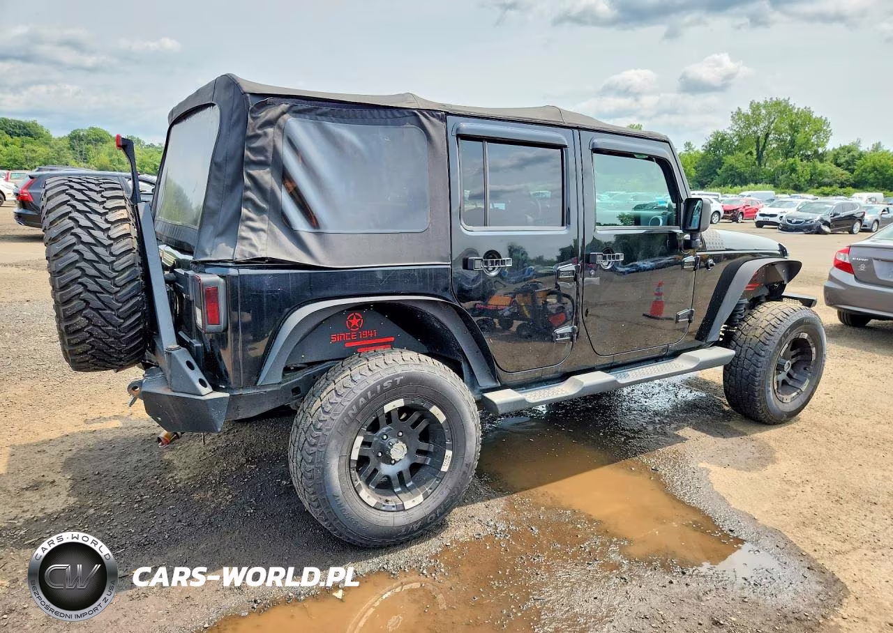2010 Jeep Wrangler Unlimited Sahara VIN:1J4HA5H10AL157290 - 3