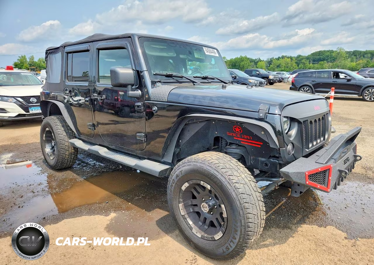 2010 Jeep Wrangler Unlimited Sahara VIN:1J4HA5H10AL157290 - 4