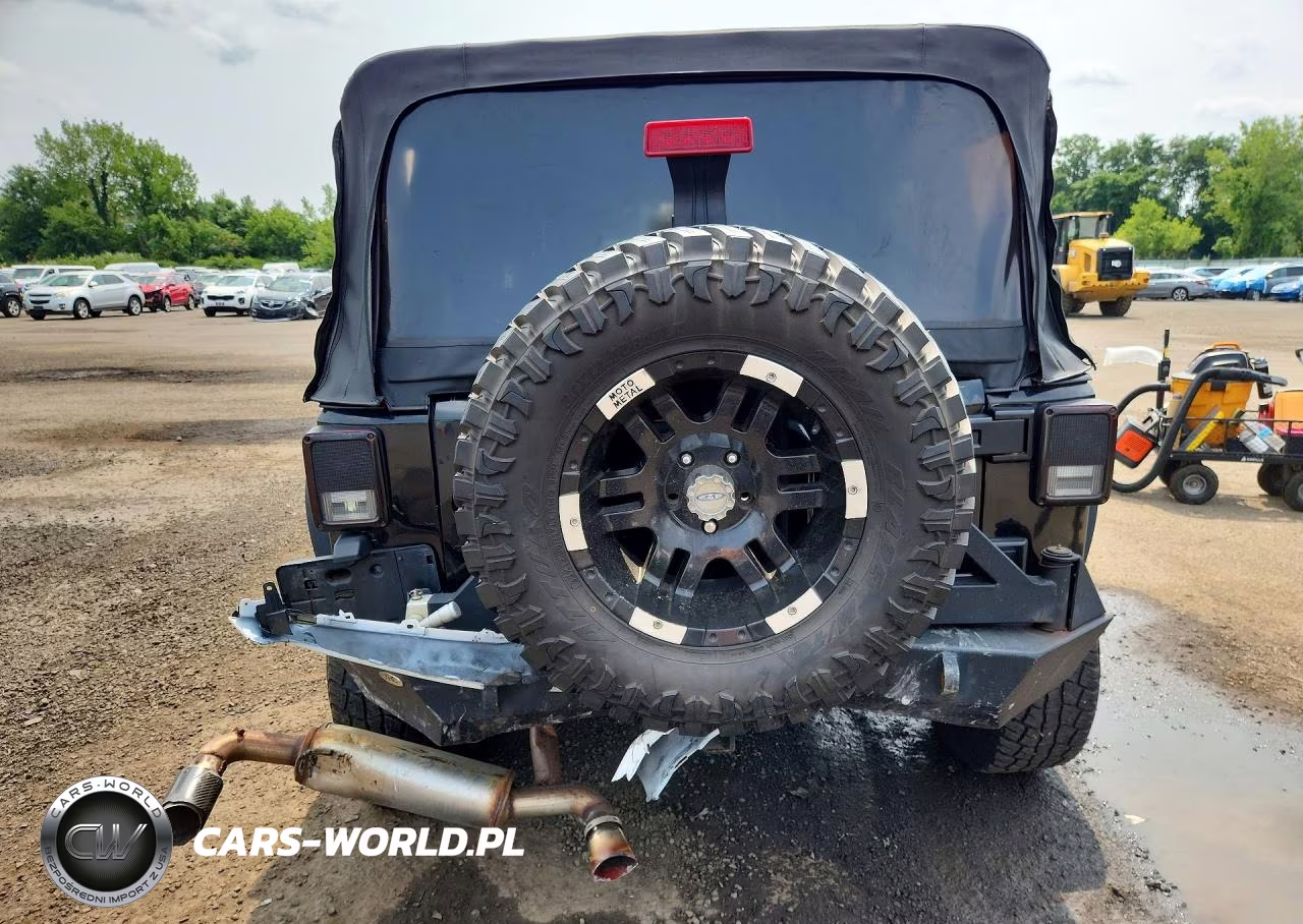 2010 Jeep Wrangler Unlimited Sahara VIN:1J4HA5H10AL157290 - 6