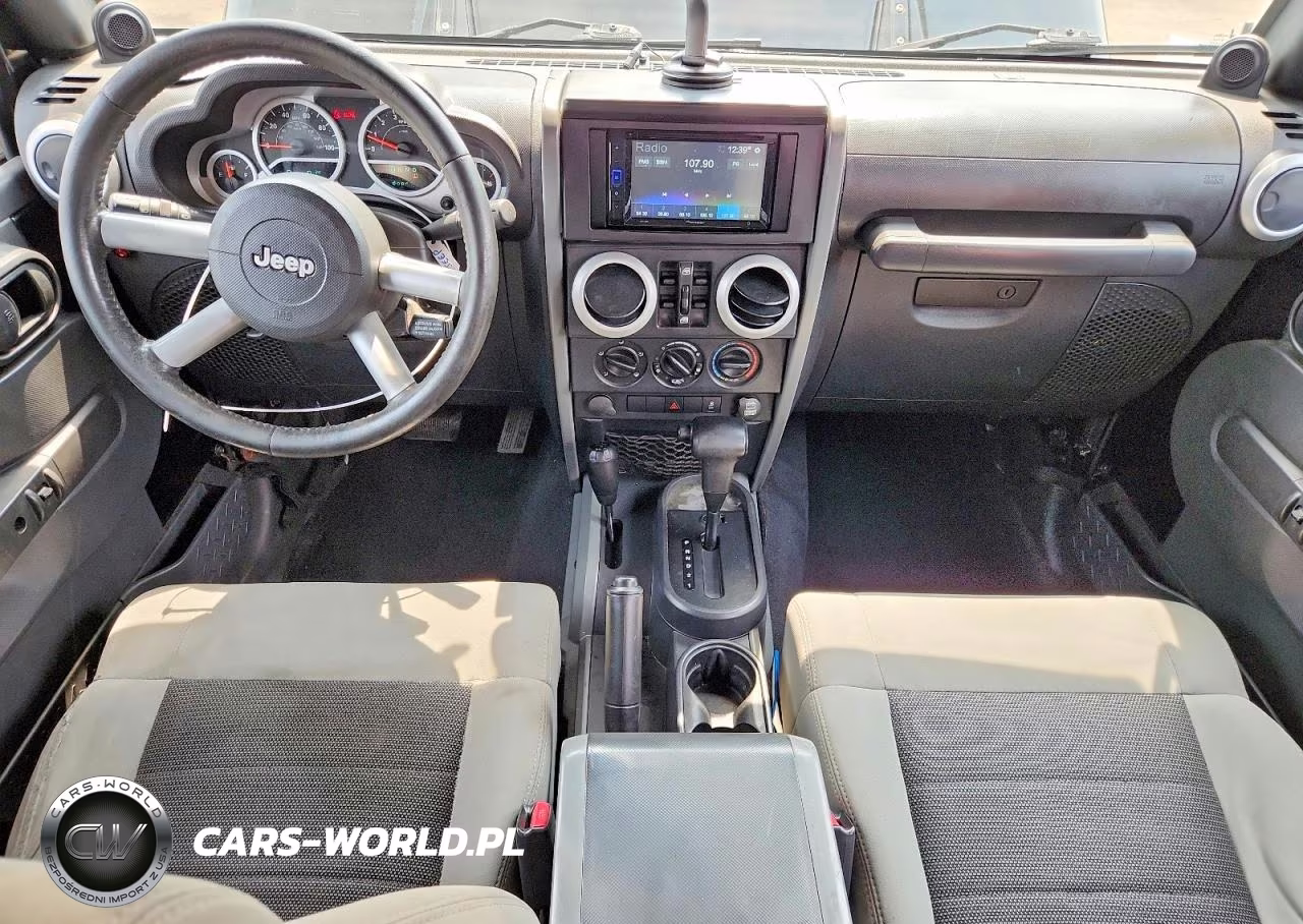2010 Jeep Wrangler Unlimited Sahara VIN:1J4HA5H10AL157290 - 8