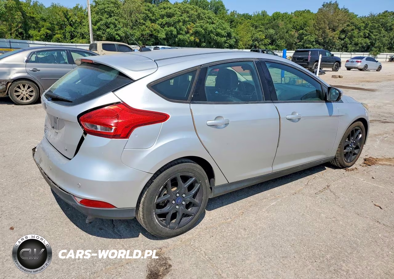 2016 Ford Focus Se VIN:1FADP3K24GL333006 - 3
