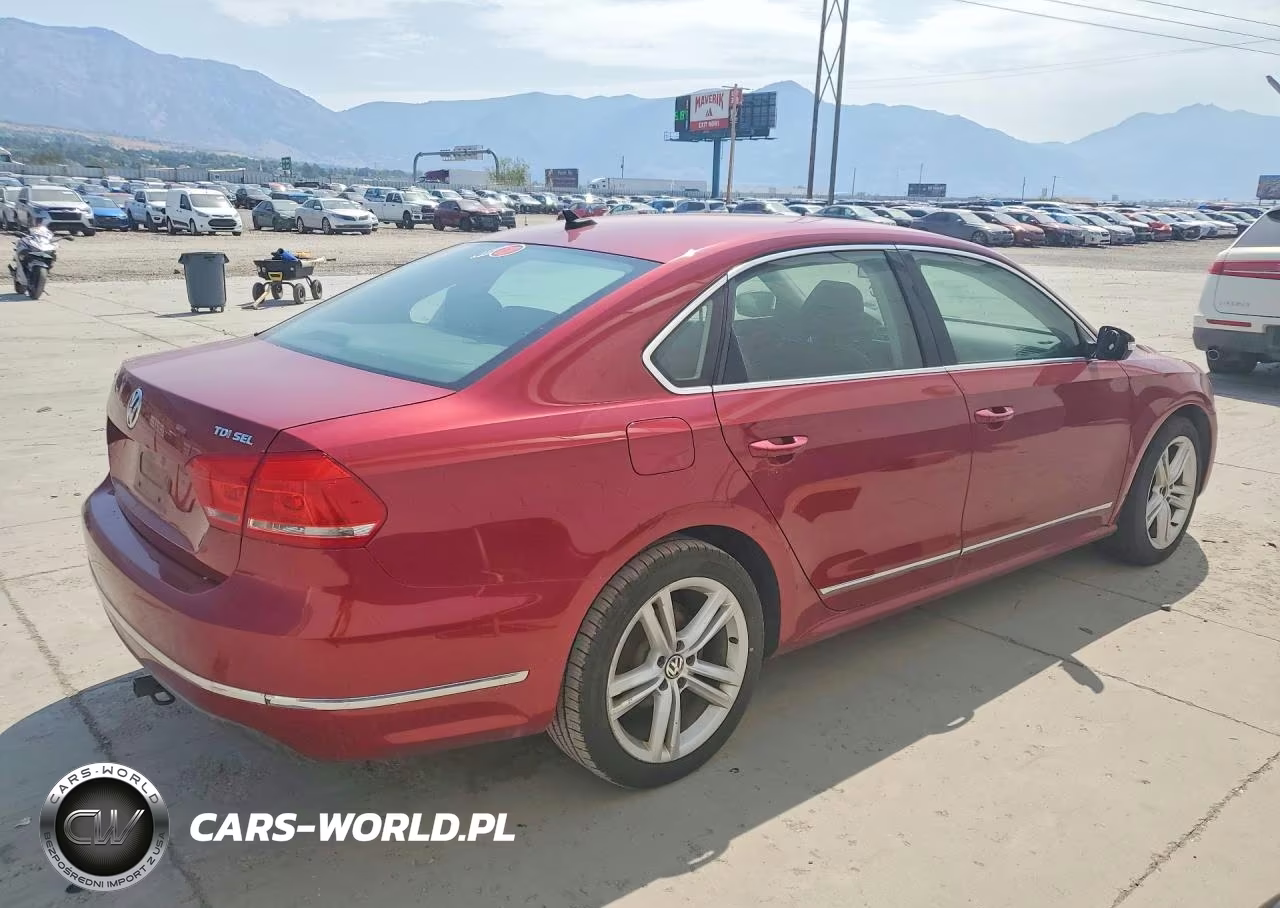 2015 Volkswagen Passat Sel VIN:1VWCV7A37FC012960 - 3