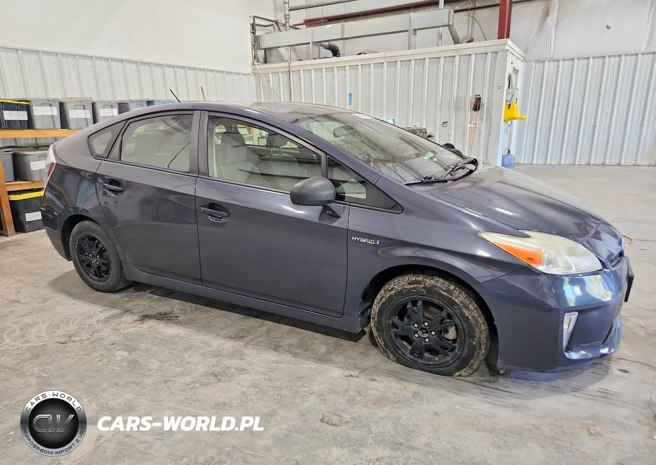 2013 Toyota Prius Two VIN:JTDKN3DU8D1684305 - 4