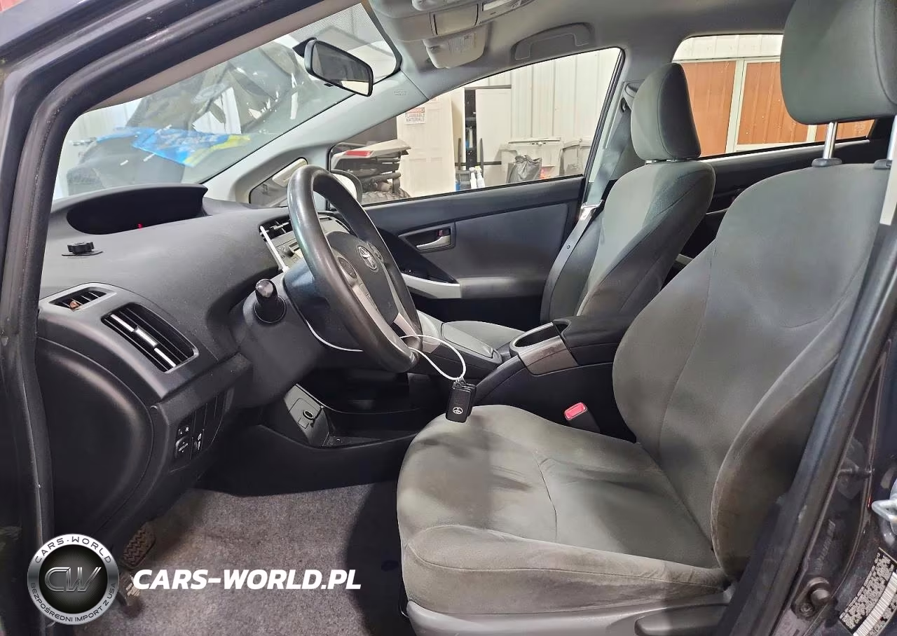 2013 Toyota Prius Two VIN:JTDKN3DU8D1684305 - 7