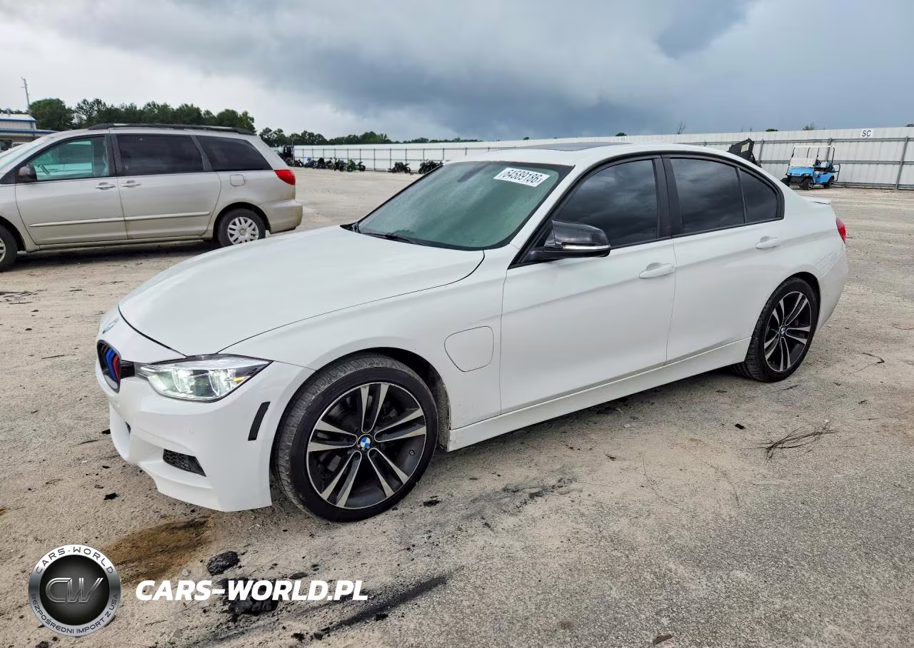2018 BMW 330E – zdjęcie 1 z 12