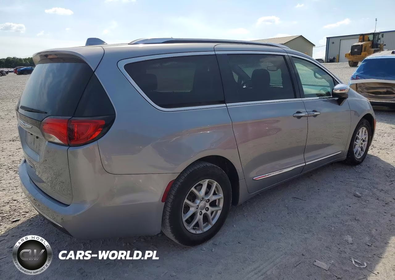 2020 Chrysler Pacifica Touring L VIN:2C4RC1BG5LR279681 - 3