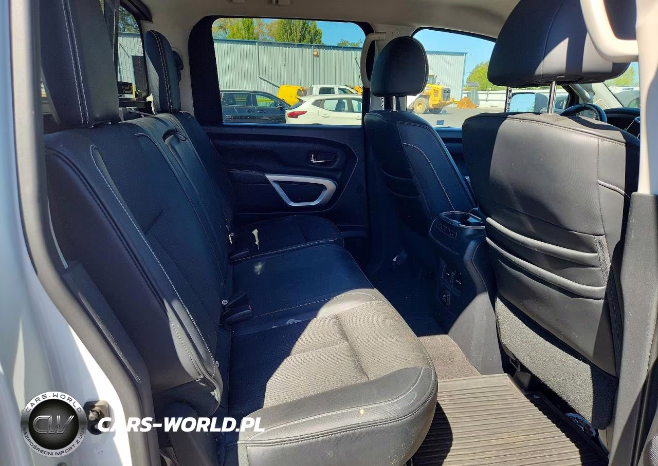 2017 Nissan Titan Pro-4X VIN:1N6AA1E59HN533262 - 10