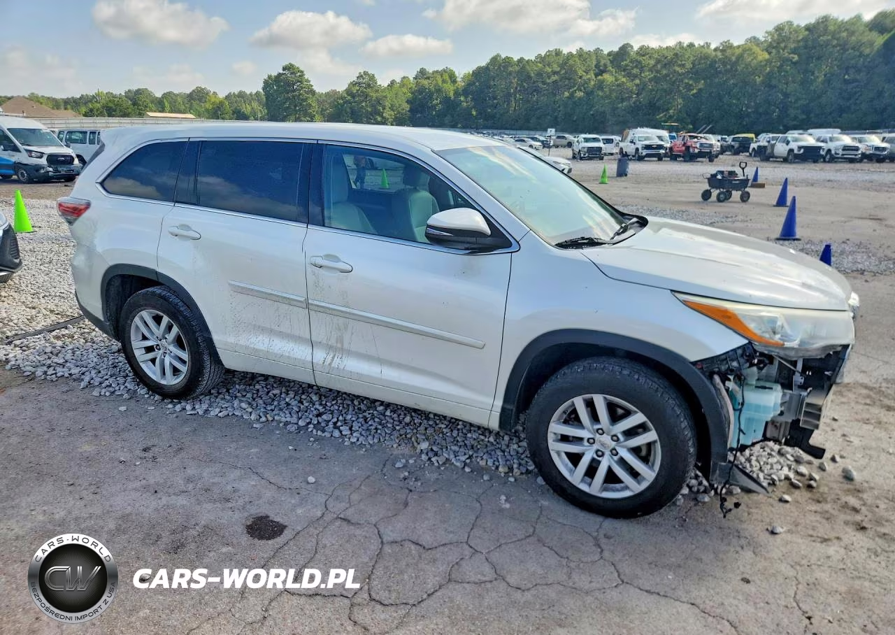 2015 Toyota Highlander Le VIN:5TDZKRFH7FS102033 - 4