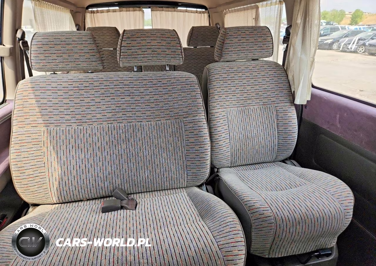 1993 Toyota Hiace VIN:KZH1000008555 - 10