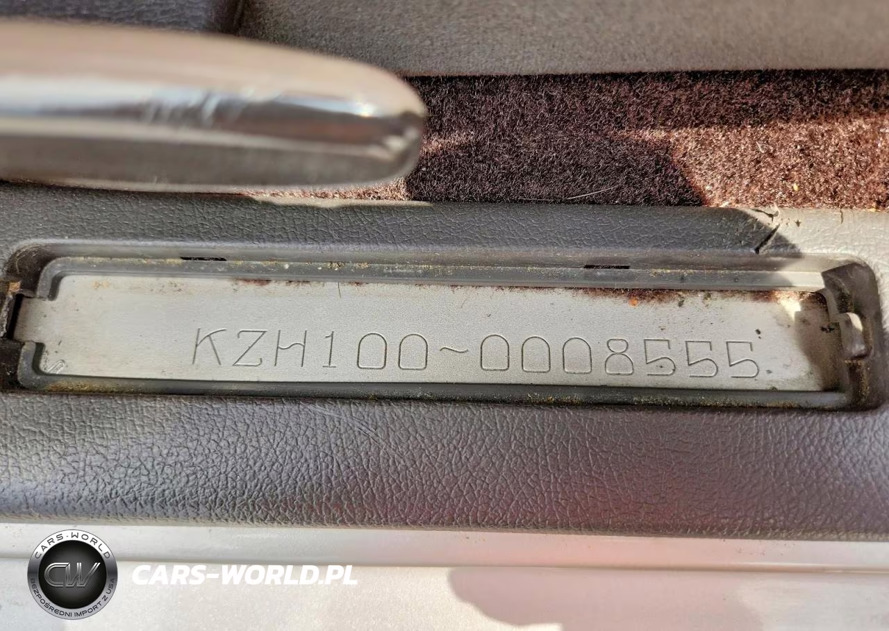 1993 Toyota Hiace VIN:KZH1000008555 - 13