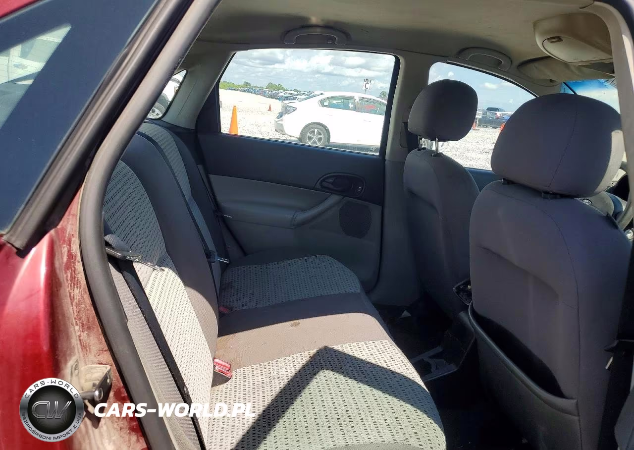 2007 Ford Focus Zx4 VIN:1FAHP34N37W365047 - 10