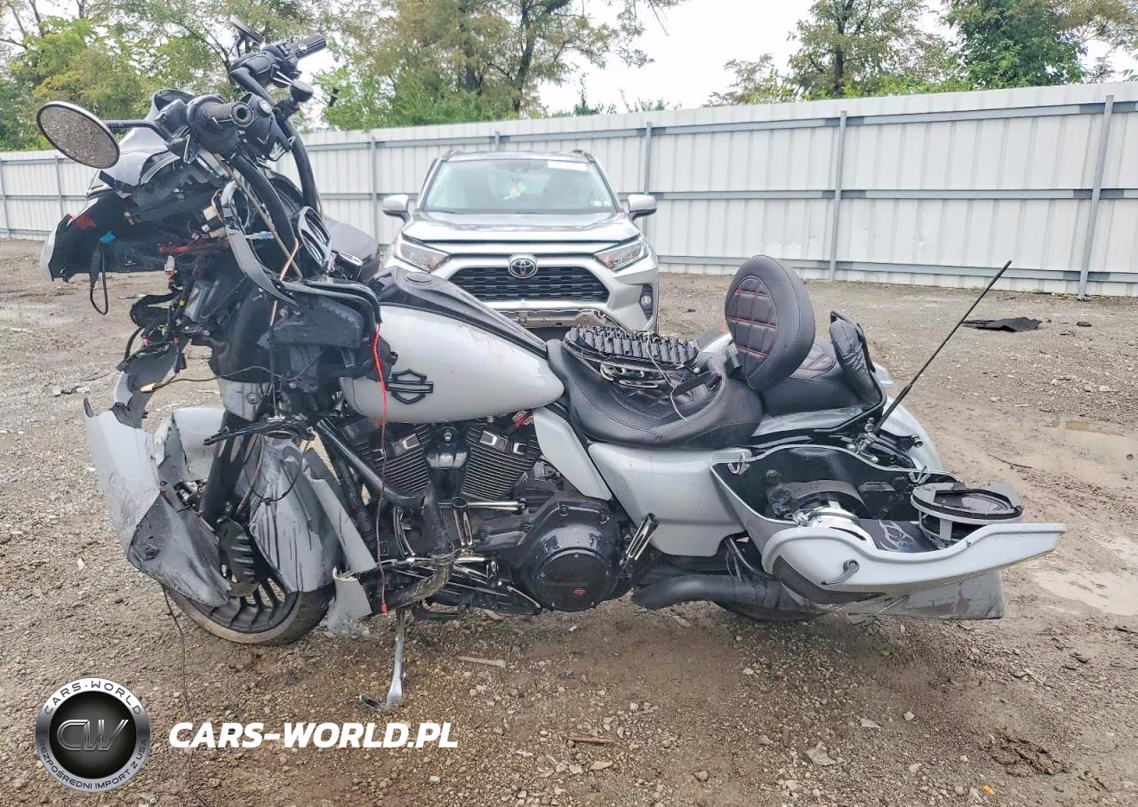 2015 Harley-Davidson Fltrxs Road Glide Special VIN:1HD1KTM11FB615977 - 3