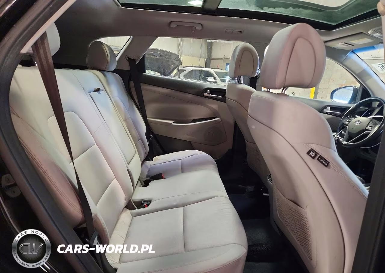2018 Hyundai Tucson Value VIN:KM8J3CA28JU794393 - 10