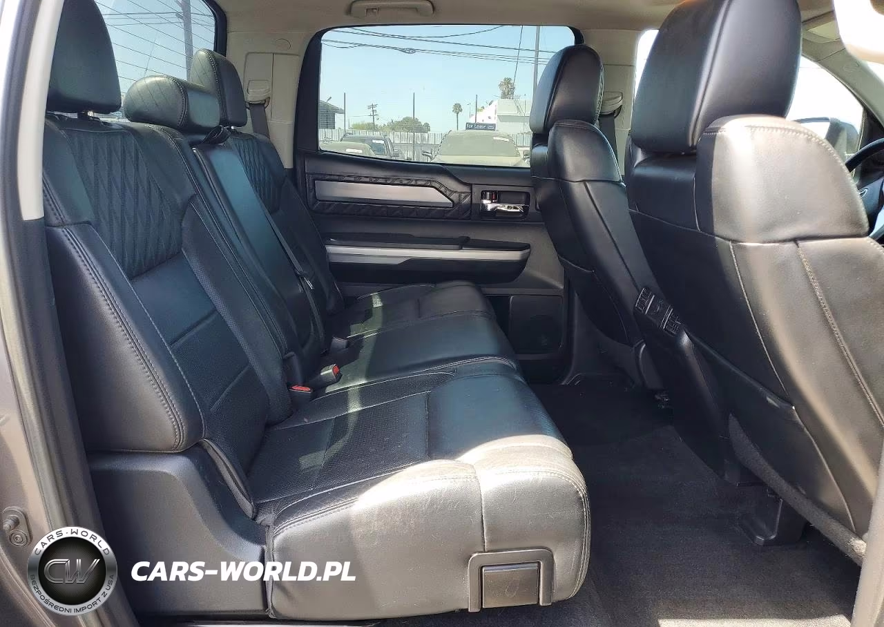 2018 Toyota Tundra Platinum VIN:5TFAY5F10JX727495 - 10