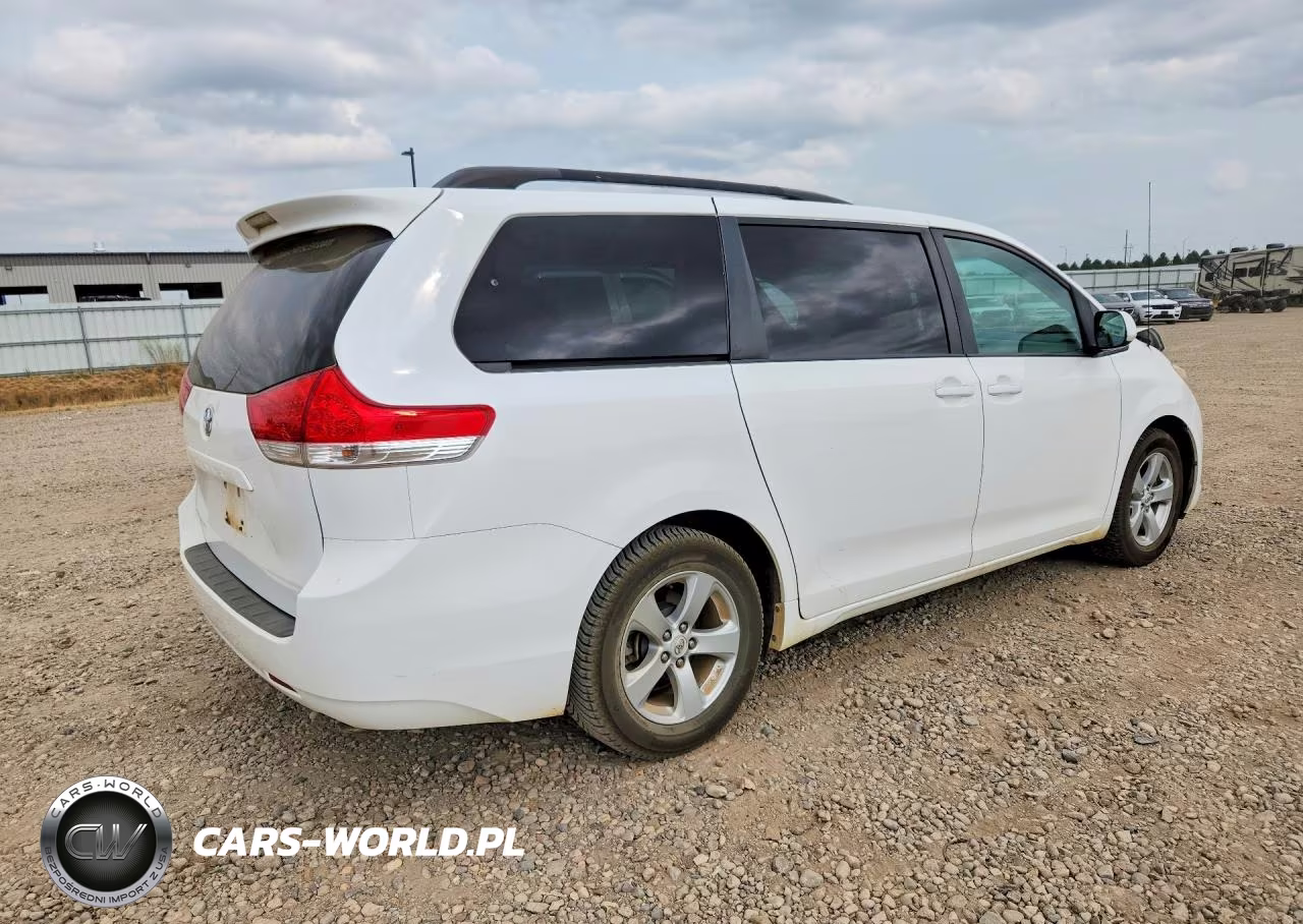 2012 Toyota Sienna Le VIN:5TDKK3DC5CS253096 - 3