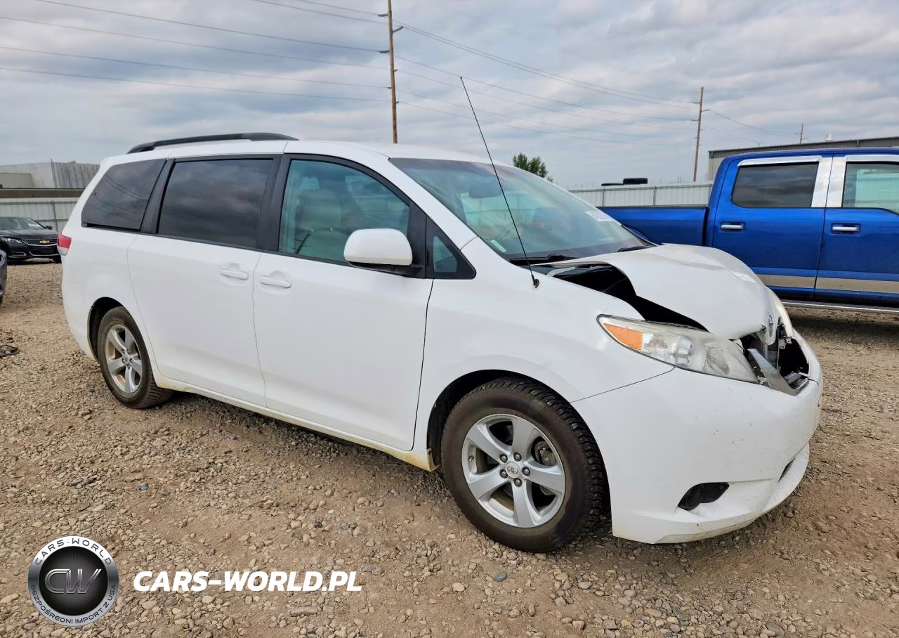 2012 Toyota Sienna Le VIN:5TDKK3DC5CS253096 - 4