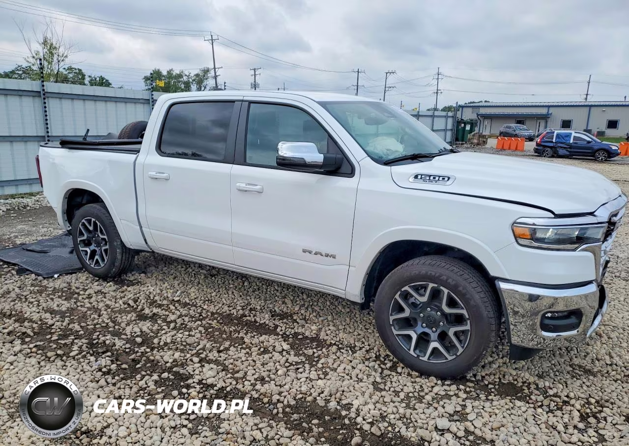 2025 Ram 1500 Laramie VIN:1C6SRFJP2SN567594 - 4